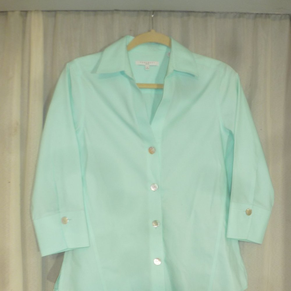Foxcroft Button- front ,Crisp, Easy-Care, Non-Iron Cotton Shirt Sz 4 - Picture 2 of 10